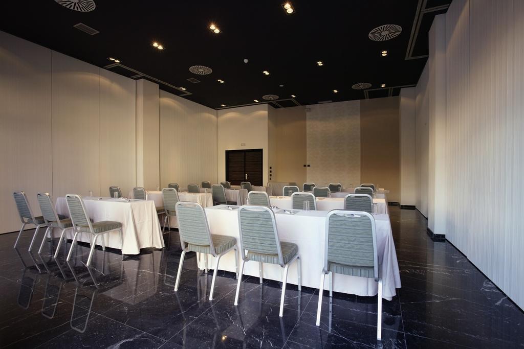 Holiday Inn Madrid - Las Tablas By Ihg Zewnętrze zdjęcie